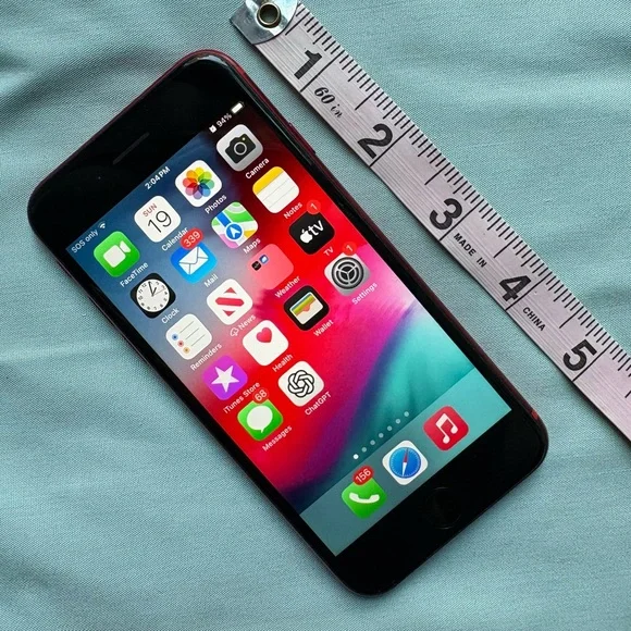 Apple iPhone SE, 64 GB RED, cell phone - Picture 5 of 12